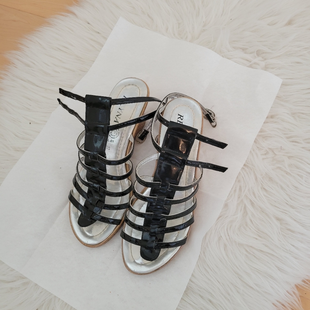 Black strappy wedge shoes 8.5